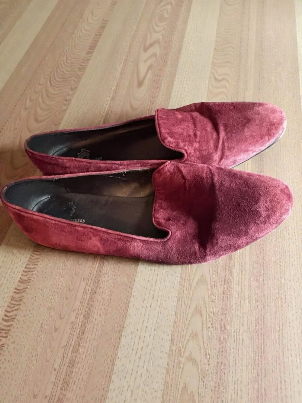 Brooks Brothers Women's Burgundy Velvet Slip-Ons Size 9.5